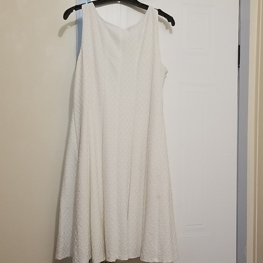 Dress - Picture 4 of 6